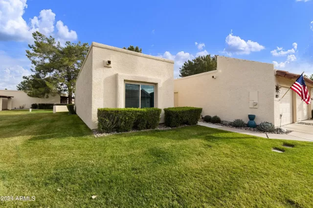 MLS: 6658359 Condo For Sale