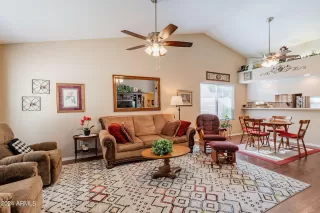 Photo #4: 6658472 Listing