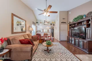 Photo #5: 6658472 Listing