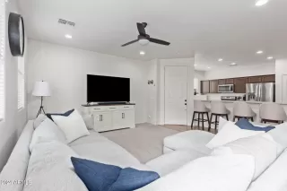 Photo #6: 6658817 Listing 