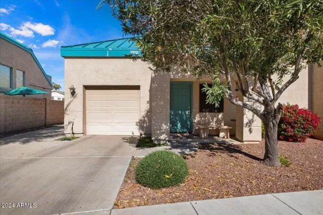 MLS: 6658889 Condo For Sale