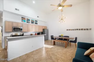 Photo #5: 6658889 Listing