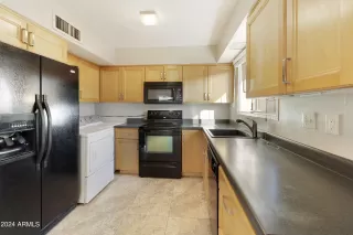 Photo #5: 6659263 Listing