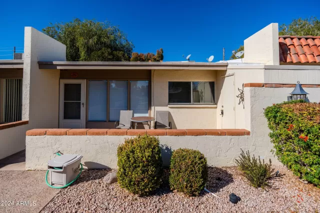 MLS: 6659512 Condo For Sale