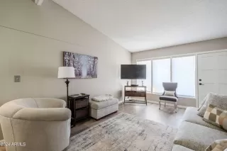 Photo #6: 6659512 Listing 