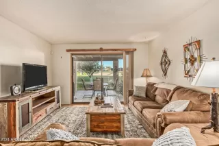 Photo #5: 6659713 Listing