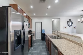 Photo #4: 6659749 Listing