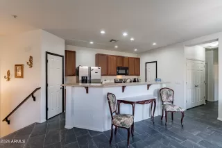 Photo #5: 6659749 Listing