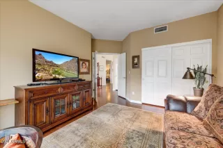 Photo #3: 6659886 Listing