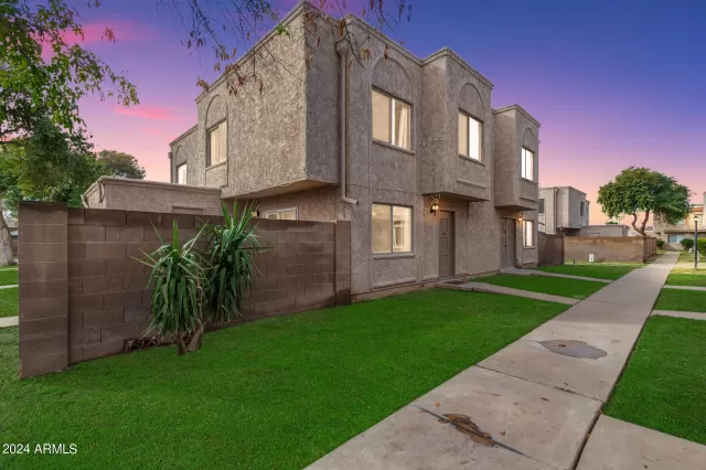 MLS: 6659944 Condo For Sale