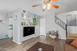 Photo #5: 6659944 Listing