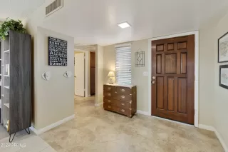 Photo #6: 6659968 Listing