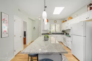 Photo #2: 6660776 Listing