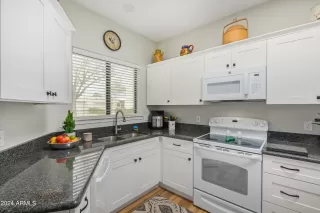 Photo #3: 6660776 Listing