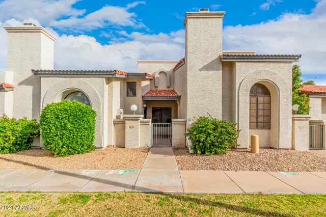 MLS: 6660798 Condo For Sale