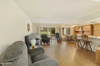 Photo #4: 6660892 Listing