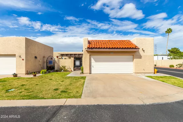 MLS: 6661005 Condo For Sale