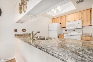 Photo #6: 6661133 Listing