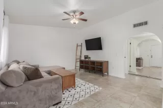 Photo #4: 6661985 Listing