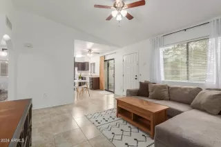 Photo #5: 6661985 Listing