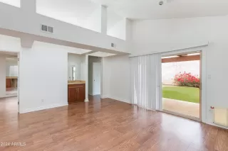 Photo #6: 6662195 Listing