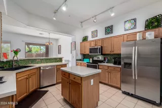 Photo #5: 6662203 Listing