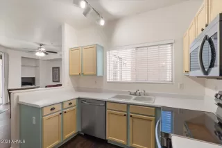 Photo #3: 6662587 Listing