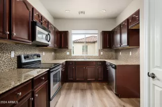 Photo #6: 6662828 Listing