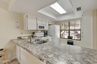 Photo #6: 6663364 Listing