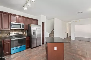 Photo #2: 6663650 Listing