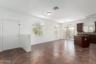 Photo #5: 6663650 Listing