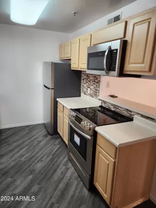 Photo #5: 6663664 Listing