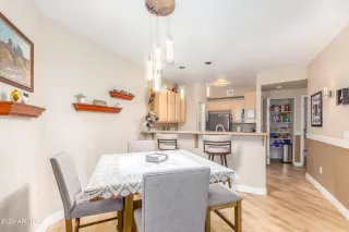 Photo #6: 6664476 Listing 