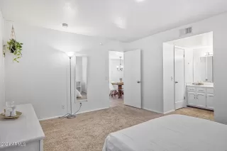 Photo #5: 6664688 Listing