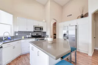 Photo #5: 6664952 Listing