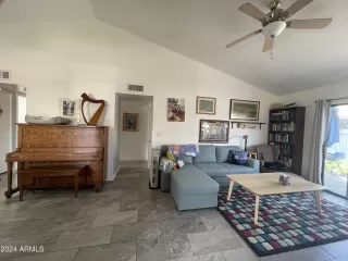 Photo #5: 6665888 Listing