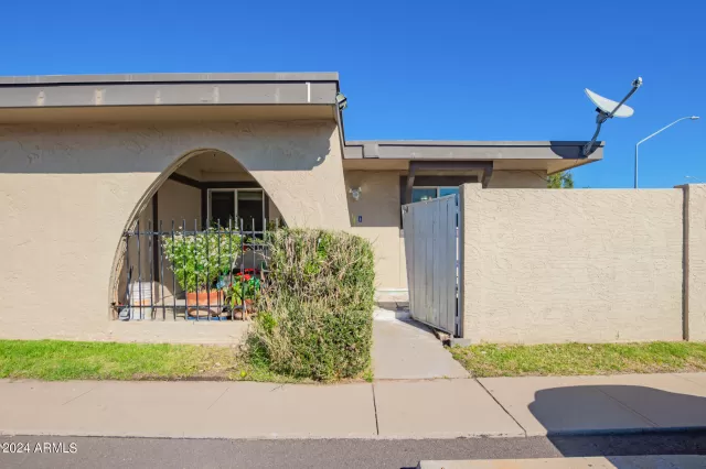 MLS: 6665901 Condo For Sale