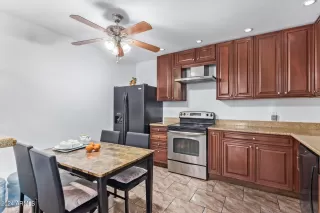 Photo #5: 6665901 Listing