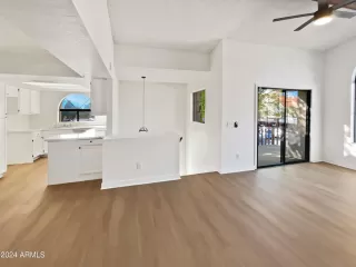 Photo #5: 6666900 Listing