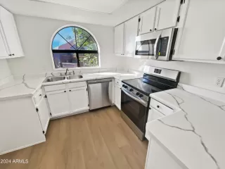 Photo #6: 6666900 Listing