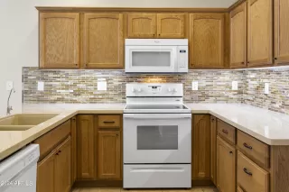 Photo #5: 6667846 Listing