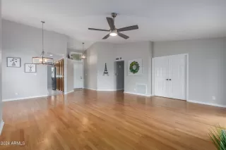 Photo #5: 6668056 Listing