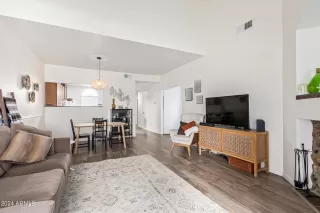 Photo #2: 6668577 Listing 