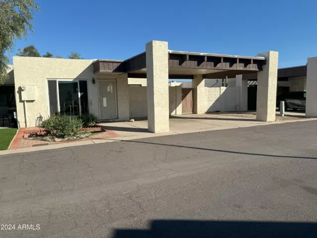 MLS: 6668750 Condo For Sale