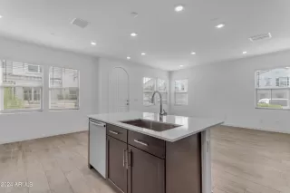 Photo #5: 6668931 Listing 