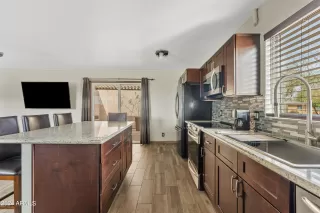 Photo #4: 6668961 Listing