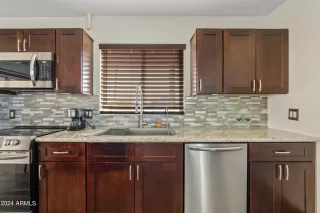 Photo #5: 6668961 Listing