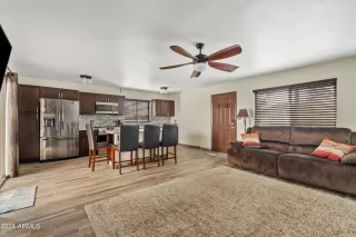 Photo #6: 6668961 Listing