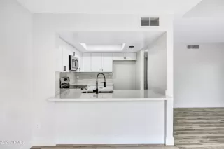 Photo #5: 6669345 Listing