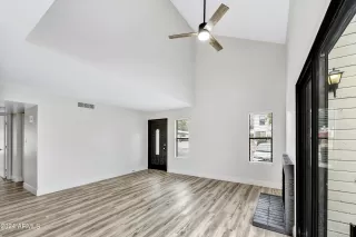 Photo #6: 6669345 Listing